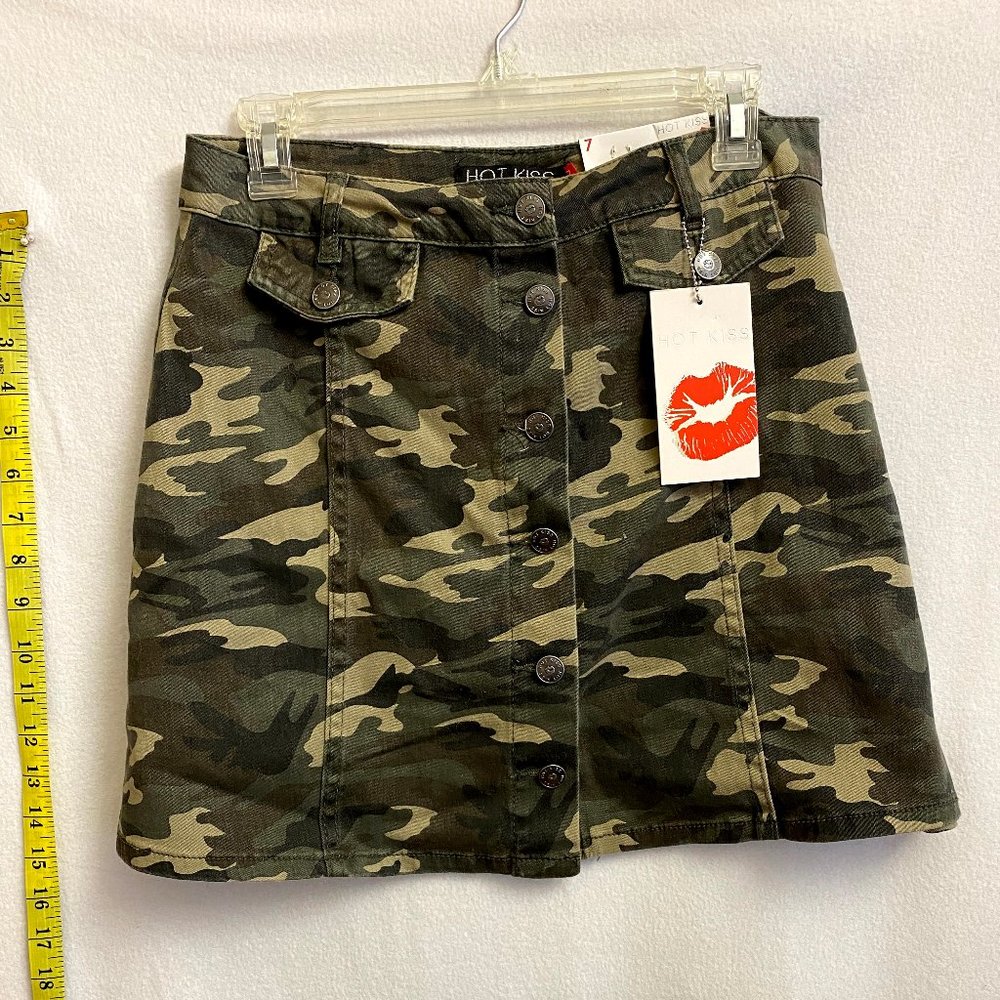 HOT KISS CAMO MINI SKIRT NWT